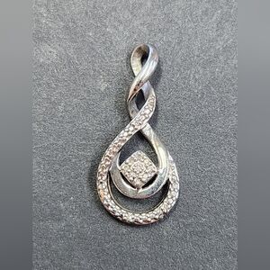 KAY JEWELERS - Sterling Silver & Diamond Pendant